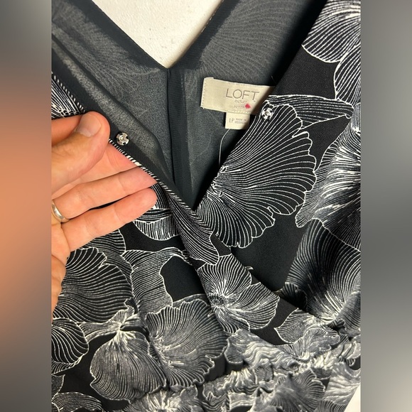 NWT Loft Size L Black and White Floral Sleeveless Romper Summer Vacation - Picture 4 of 11